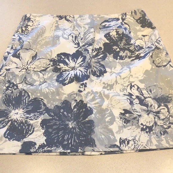ANN TAYLOR FLORAL BLUE GRAY A LINE MINI SKIRT PLUS SIZE 14 - Picture 3 of 12